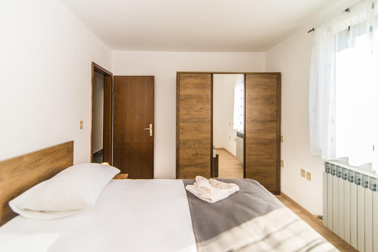 Apartments Dino Porec Esterno foto
