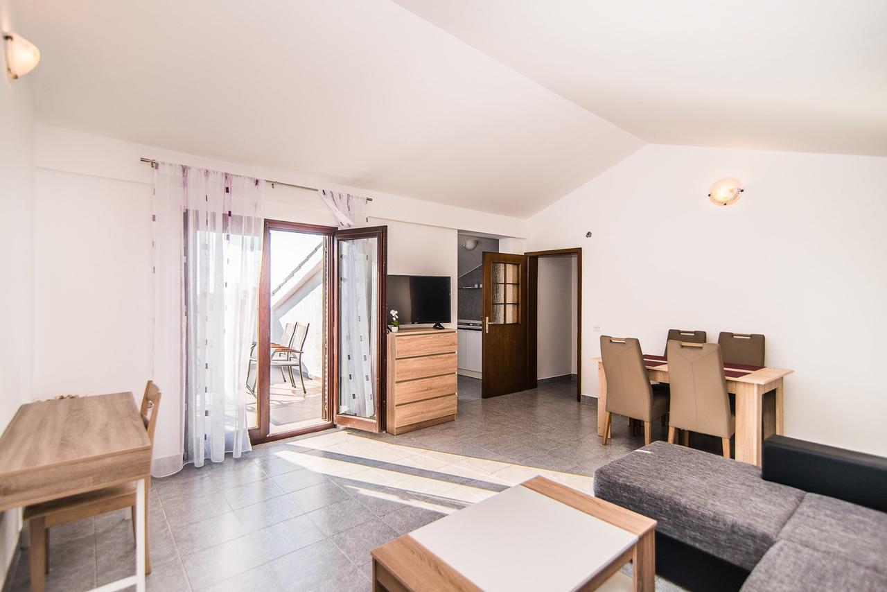Apartments Dino Porec Esterno foto