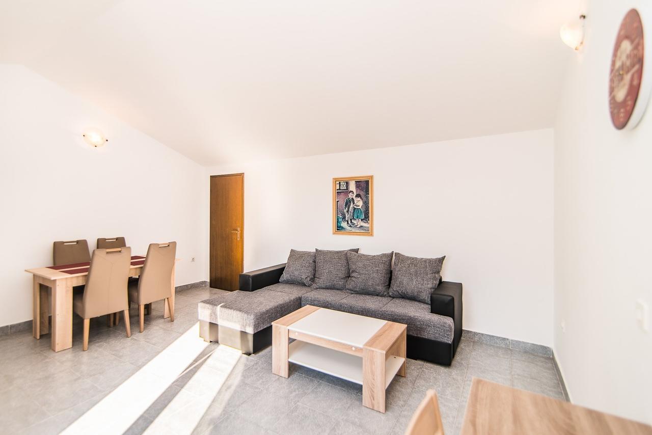 Apartments Dino Porec Esterno foto