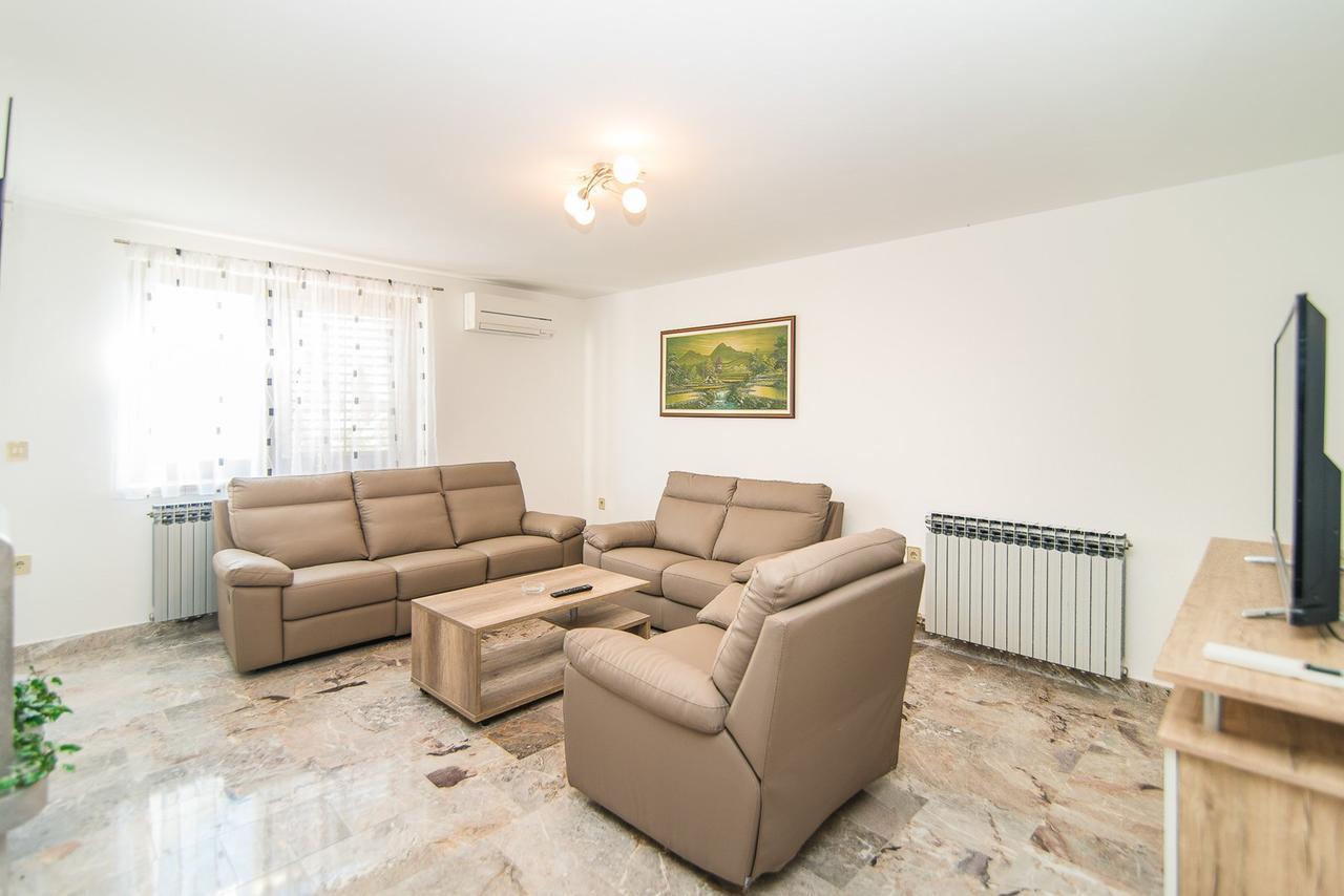 Apartments Dino Porec Esterno foto