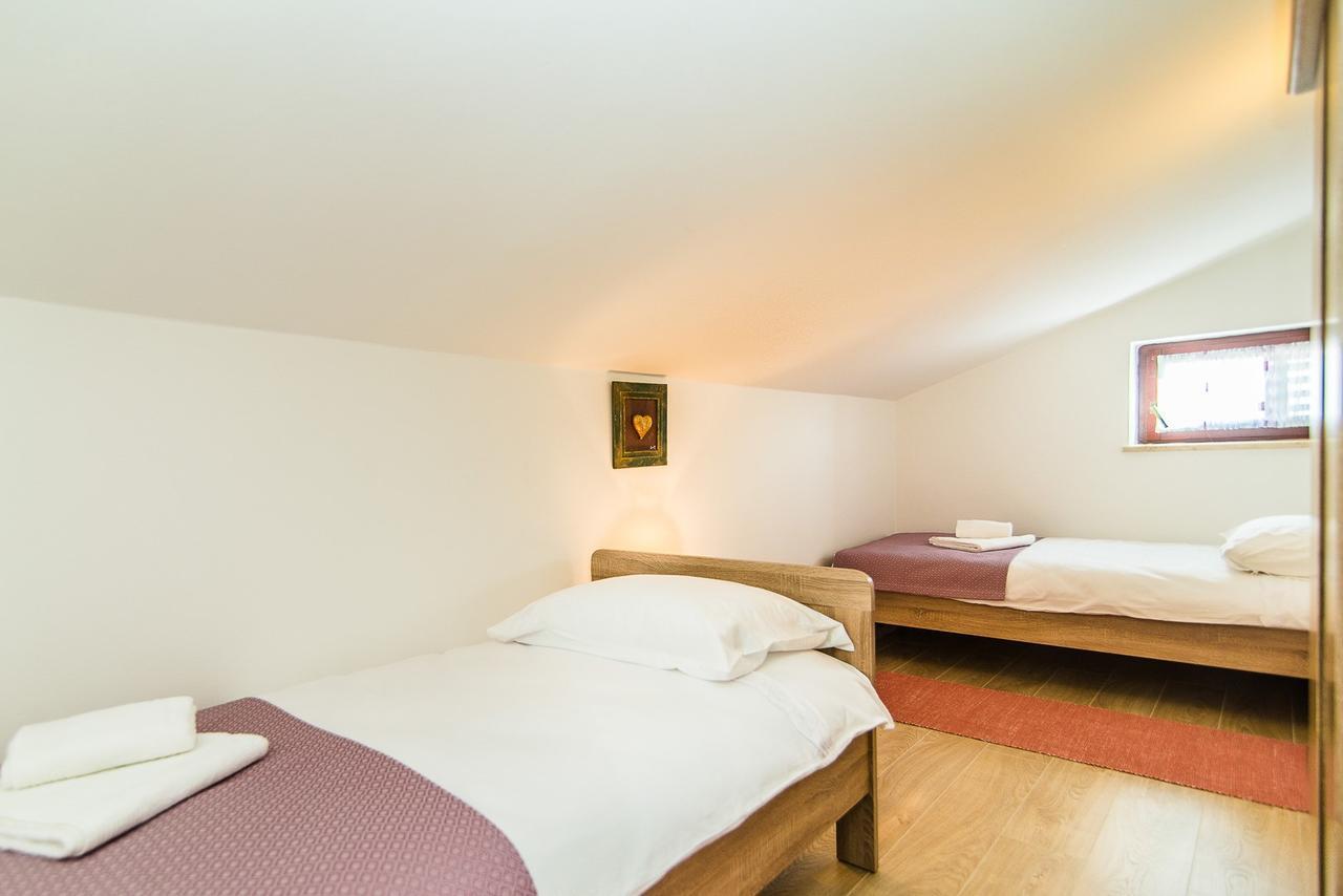 Apartments Dino Porec Esterno foto