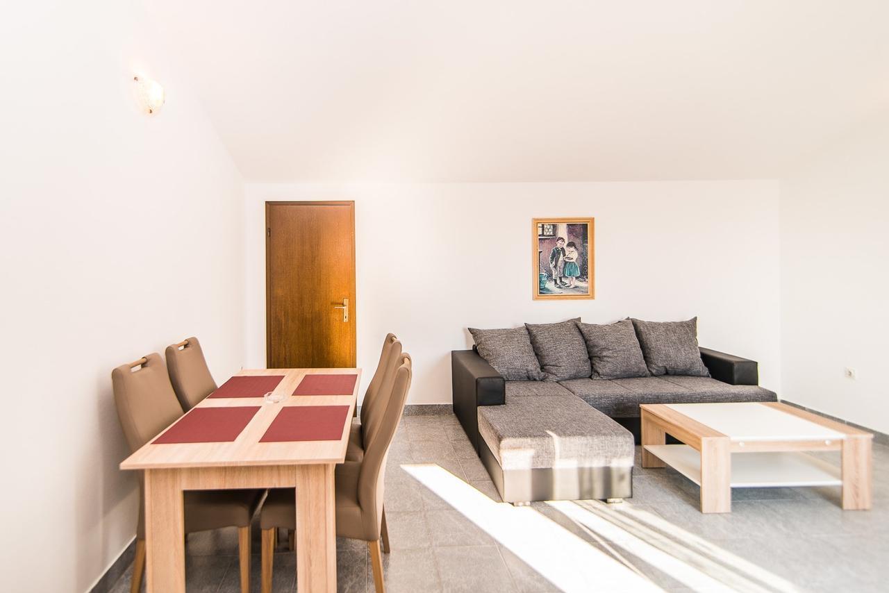 Apartments Dino Porec Esterno foto