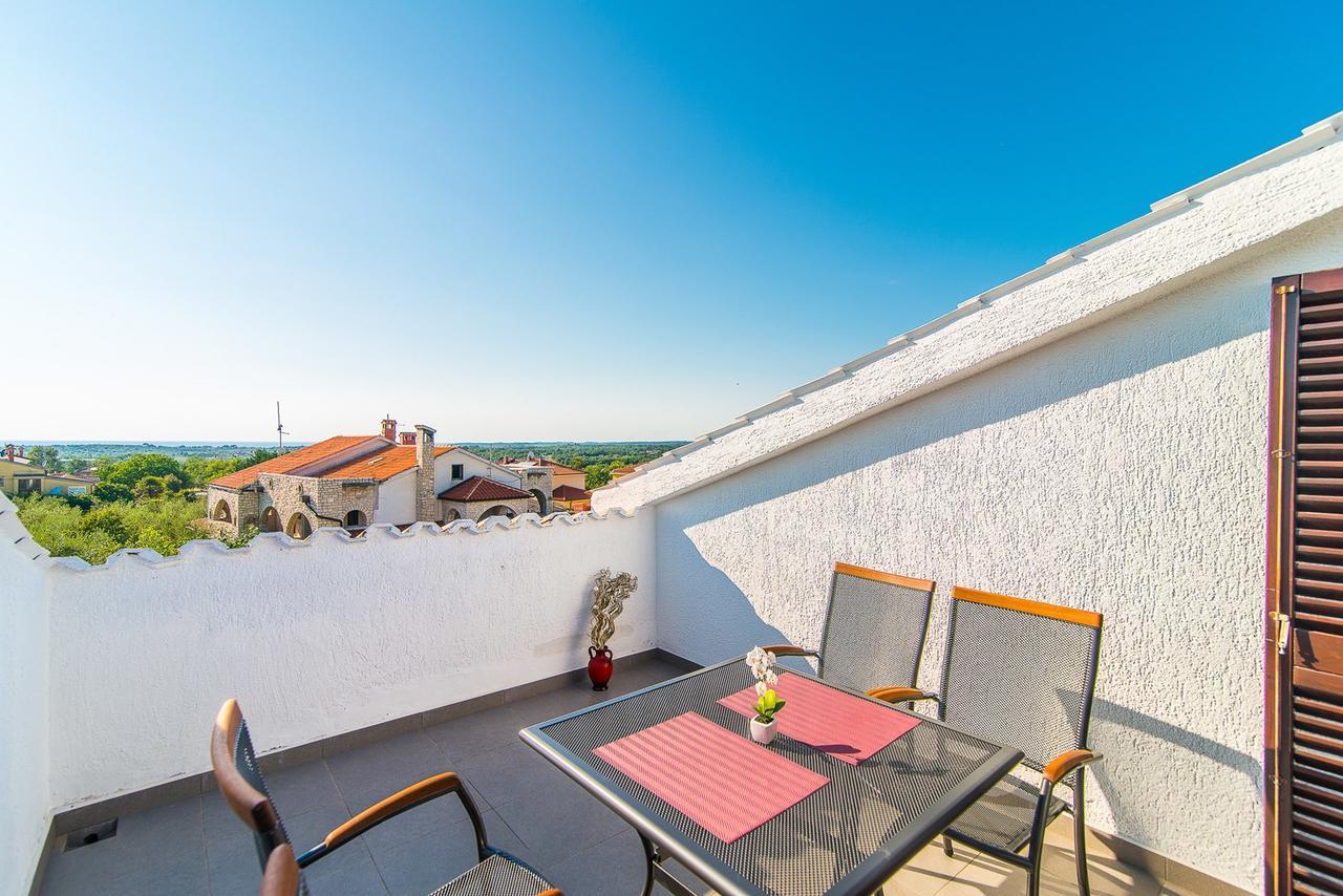 Apartments Dino Porec Esterno foto